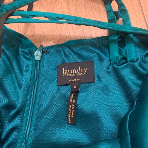 Laundry Emerald Green Gown - Picture 8 of 8